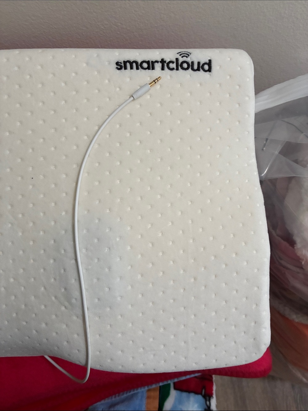 SmartCloud White Memory Foam Pillow with Audio Jack never used